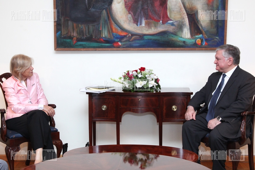 Armenian Foreign Minister Edward Nalbandian meets with Italian Deputy FM Marta Dassu 