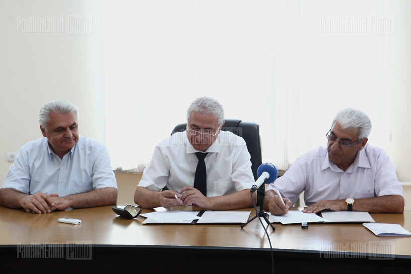 Երևանի պետական տնտեսագիտական համալսարանի և Եվրասիա միջազգային համալսարանի միջև  համագործակցության հուշագրի կնքում