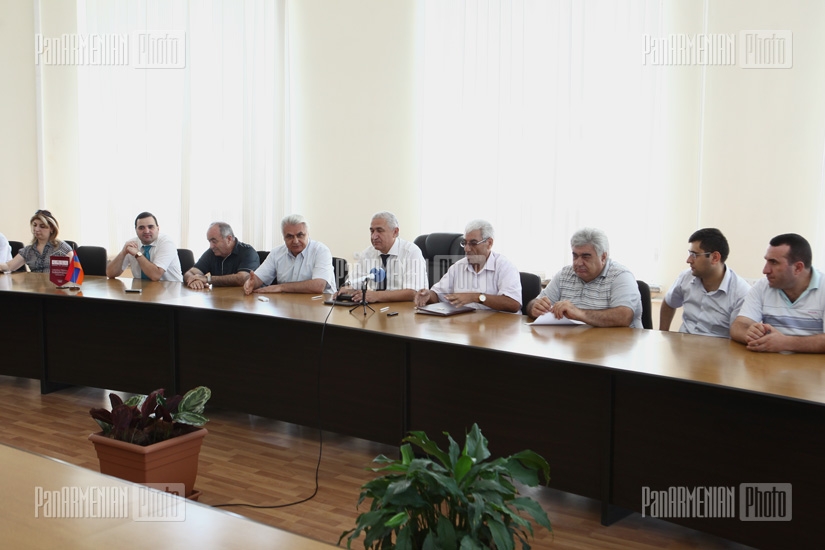 Երևանի պետական տնտեսագիտական համալսարանի և Եվրասիա միջազգային համալսարանի միջև  համագործակցության հուշագրի կնքում