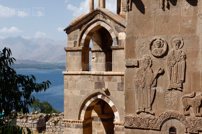 Պատարագ Վանա լճի Աղթամարի Սբ.Խաչ եկեղեցում, Արևմտյան Հայաստան