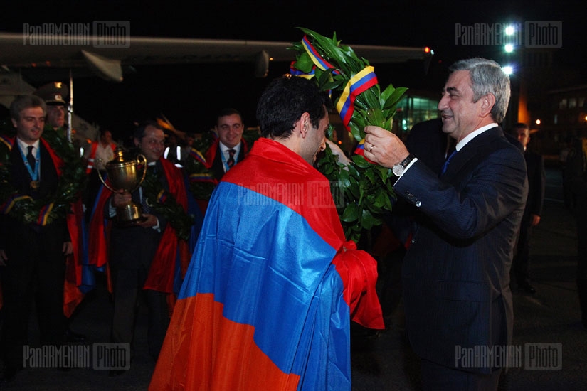 Welcoming the Olympic chess champion - Armenia's team 