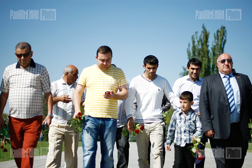 Judo Olympic champion Arsen Galsyan visits Armenian Genocide Memorial
