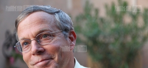 U.S. ambassador to Armenia John Heffern hosts reception dedicated to Peace Corps formation 20th anniversary  