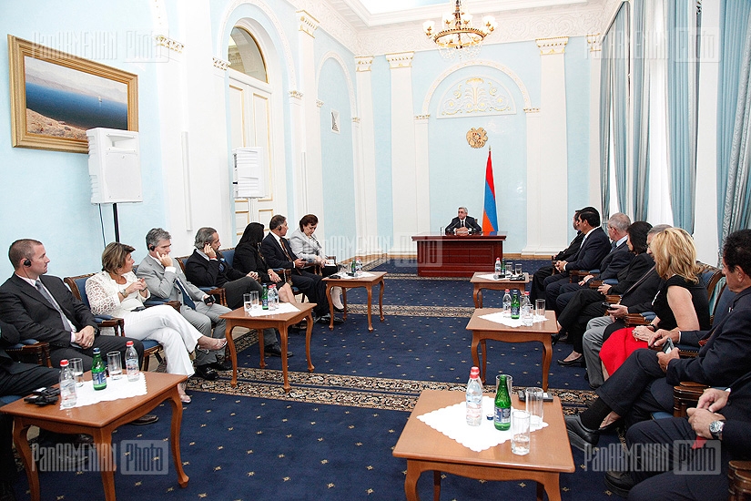  President Serzh Sargsyan met with Armenian Relief Fund Board members