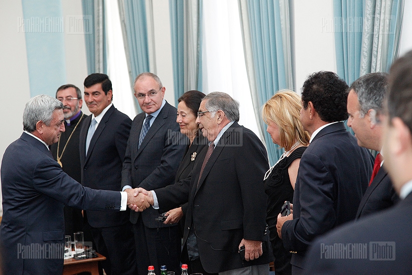  President Serzh Sargsyan met with Armenian Relief Fund Board members