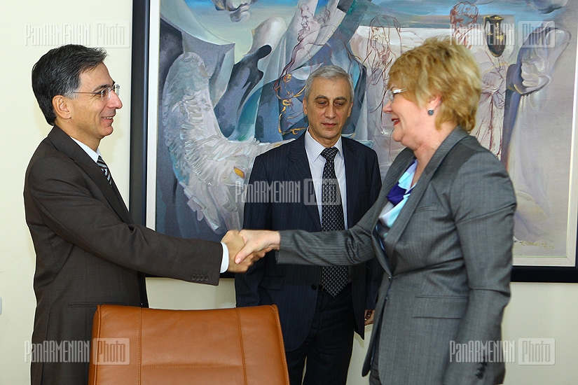 Armenian Economy Minister Tigran Davtyan and USAID Mission Director Karen Hilliard sign assistance agreement  