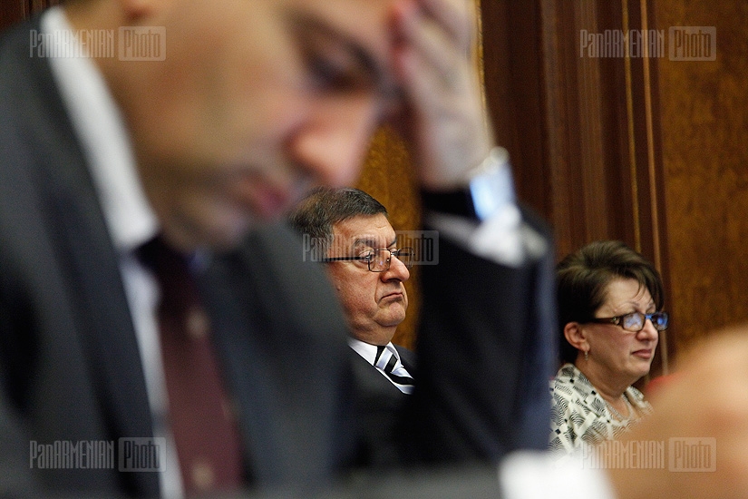 Обсуждение вопроса лишения члена партии Процветающая Армения, экс-главы МИД РА Вардана Осканяна депутатской неприкосновенности. День 2-ой 
