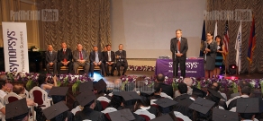 Սինոփսիսի շրջանավարտների 2012 թ.-ի ավարտական դիպլոմների հանձնումը