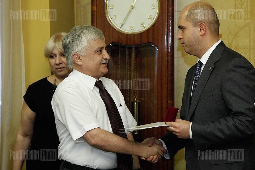 Education Minister Armen Ashotyan awards teachers 