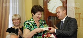 Education Minister Armen Ashotyan awards teachers 