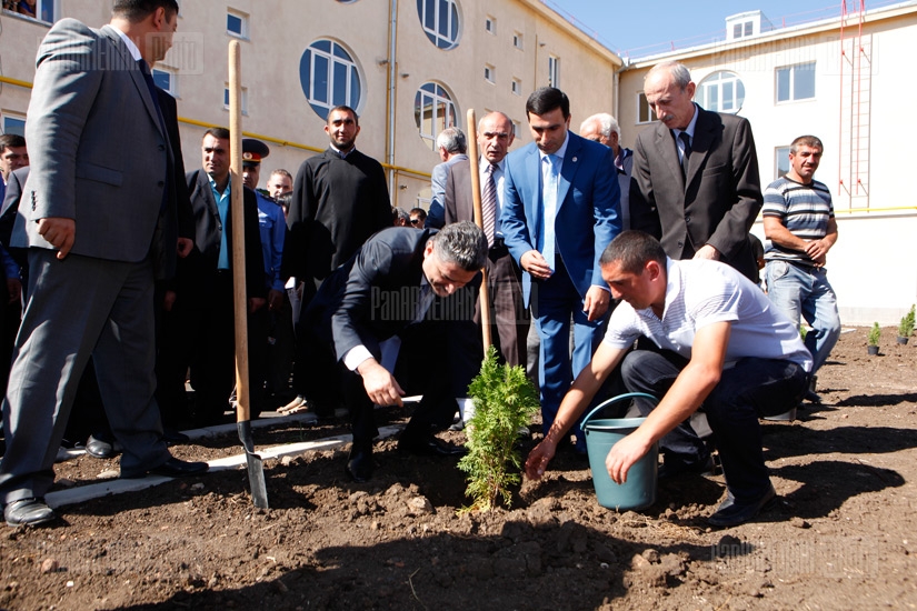 RA PM Tigran Sargsyan at the ceremony of awarding apartments in Maralik, Shirak region