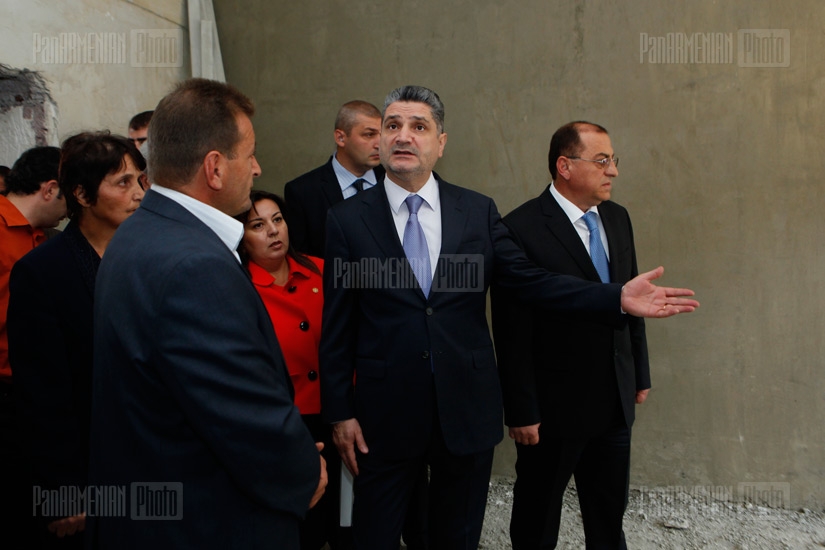 RA PM Tigran Sargsyan visits a public school in Mets Marash to observe the construction
