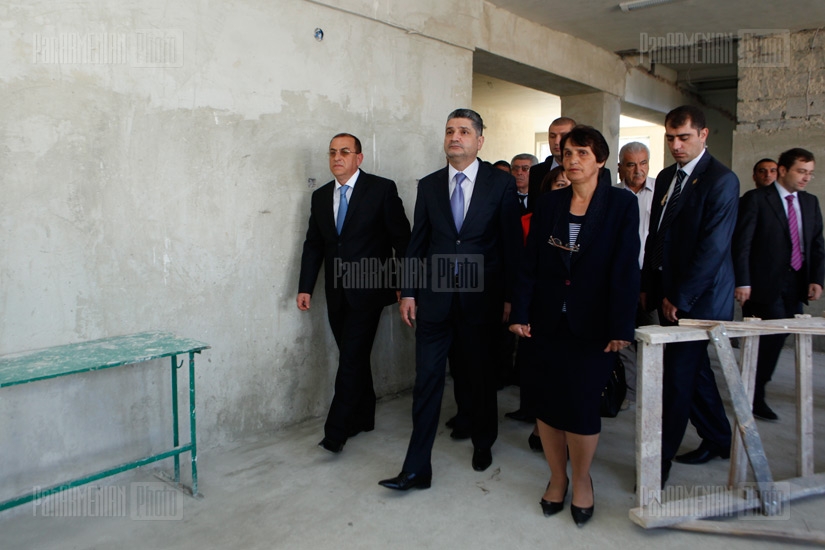 RA PM Tigran Sargsyan visits a public school in Mets Marash to observe the construction