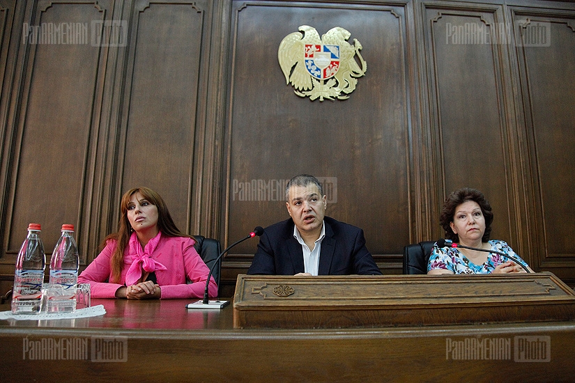 Press confereans of Hermine Naghdalyan, Zaruhi Postanjyan and David Harutyunyan