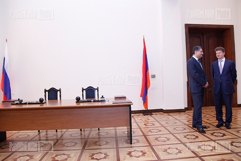 Press conference in Armenian Defense Ministry Signing of Armenian-Russian economic cooperation agreement