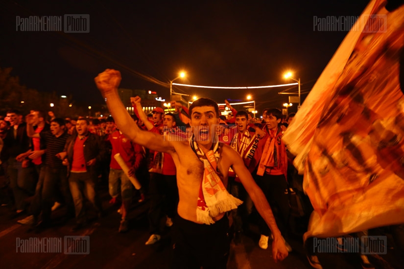 Футбольные фанаты перед матчем Армения-Италия в Ереване