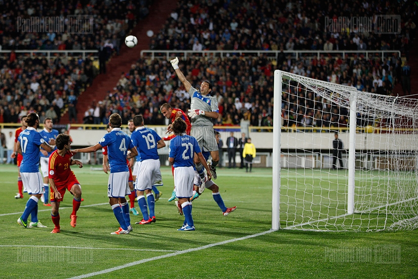 Футбольный матч Армения-Италия