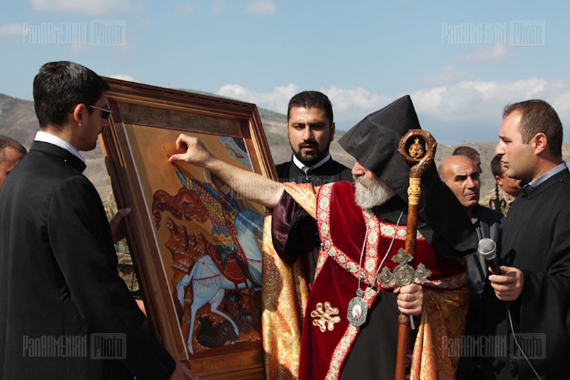 Церемония освящения колокола и креста церкви Св. Геворка в Мартакертском районе Арцаха