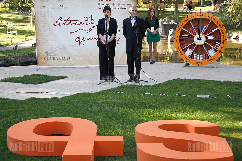 «Գրական տապան-2012» գրական փառատոնի պաշտոնական բացումը