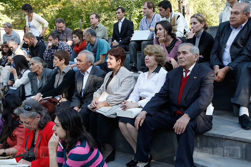 «Գրական տապան-2012» գրական փառատոնի պաշտոնական բացումը