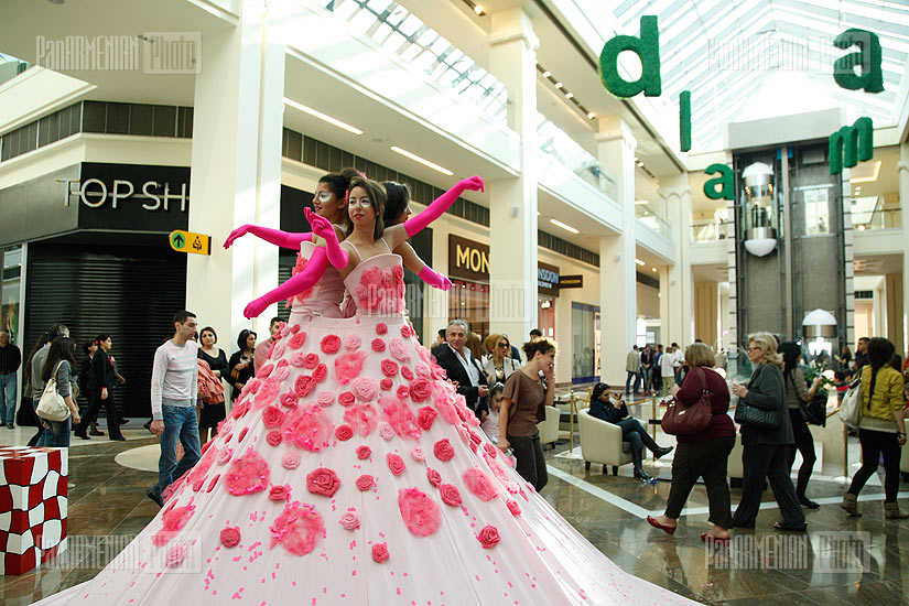 Гарден молл ереван. Dalma Garden Mall Zara. Dalma Mall Yerevan. Платье Далма Гарден мол. Garden Ереван.