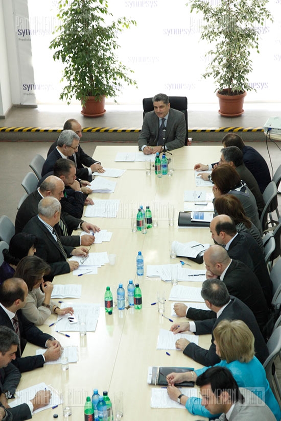 Session of IT Development Support Council takes place at 