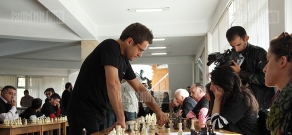 Levon Aronian participates in “Sport for Equal Opportunities” chess tournament