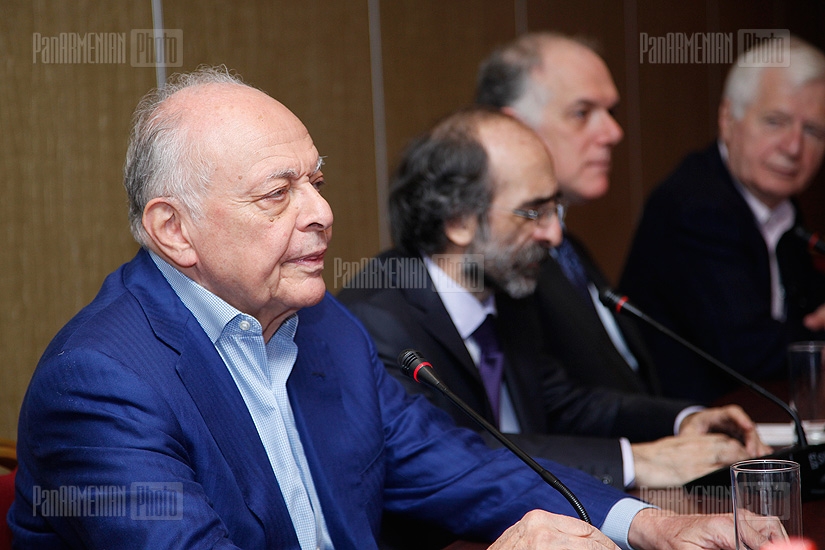  Press conference of conductor Lorin Maazel 