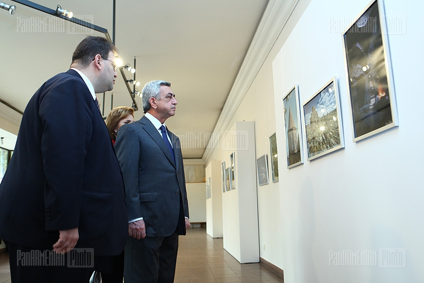 RA President Serzh Sargsyan pays a visit to Ara Guler’s photo exhibition