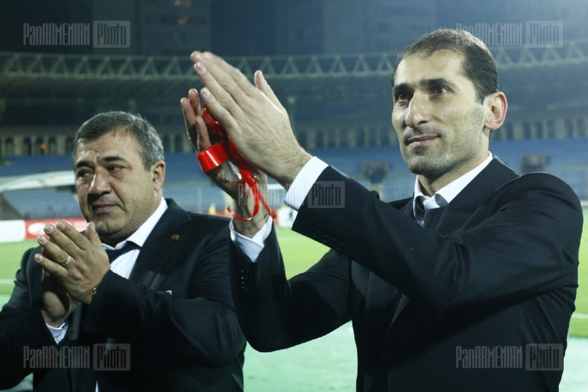 Armenia's football team former captain Sargis Hovsepyan gets awarded with Yerevan city gold medal