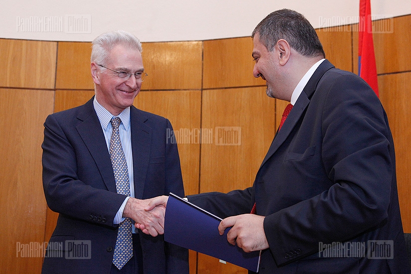 Հայաստանի Հանրապետության և Վերակառուցման և զարգացման եվրոպական բանկի միջև ստորագրվեց «Հայաստանի հյուսիսային սահմանային անցակետեր>> վարկային համաձայնագիրը