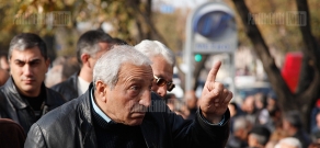 Nairit plant workers protest in front of presidential residence