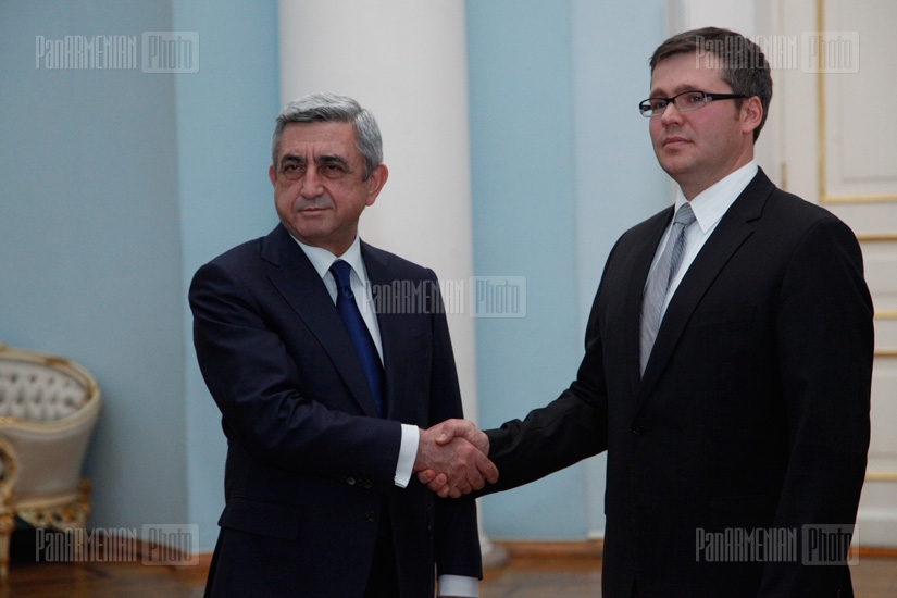 Armenian President Serzh Sargsyan meets with Estonian ambassador Priit Turk  