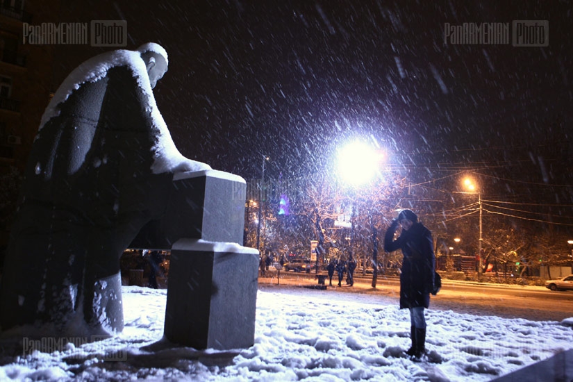 Снежная ночь в Ереване
