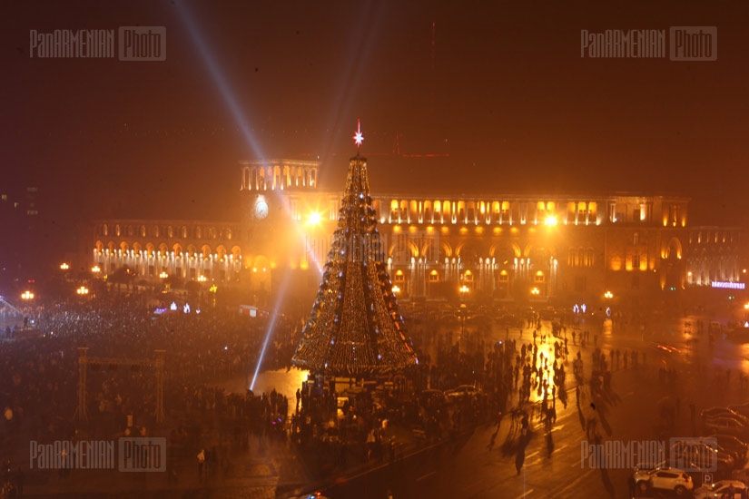 Yerevan's Grand Christmas Tree lights get switched on