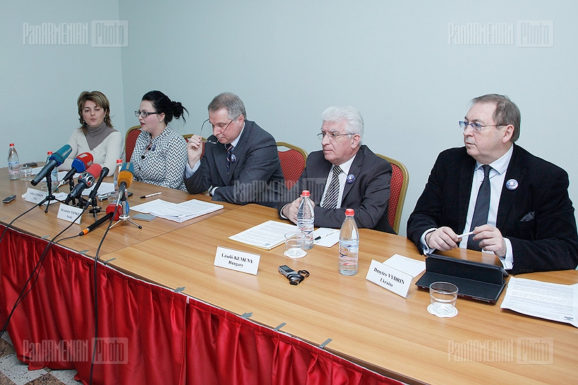Press conference of ICES observer mission  