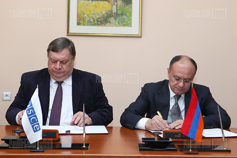 Armenian Defense Ministry, OSCE Office in Yerevan sign 2013 cooperation program