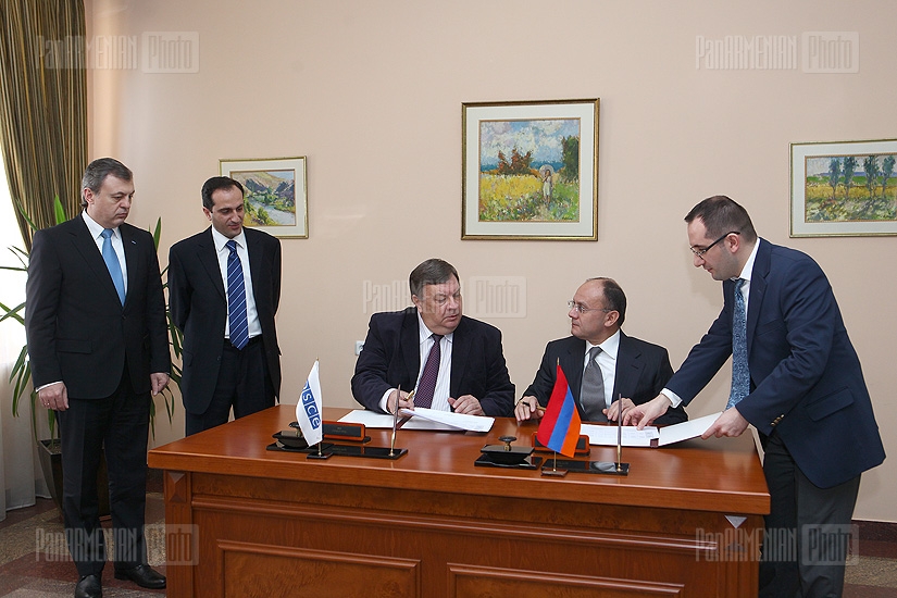 Armenian Defense Ministry, OSCE Office in Yerevan sign 2013 cooperation program
