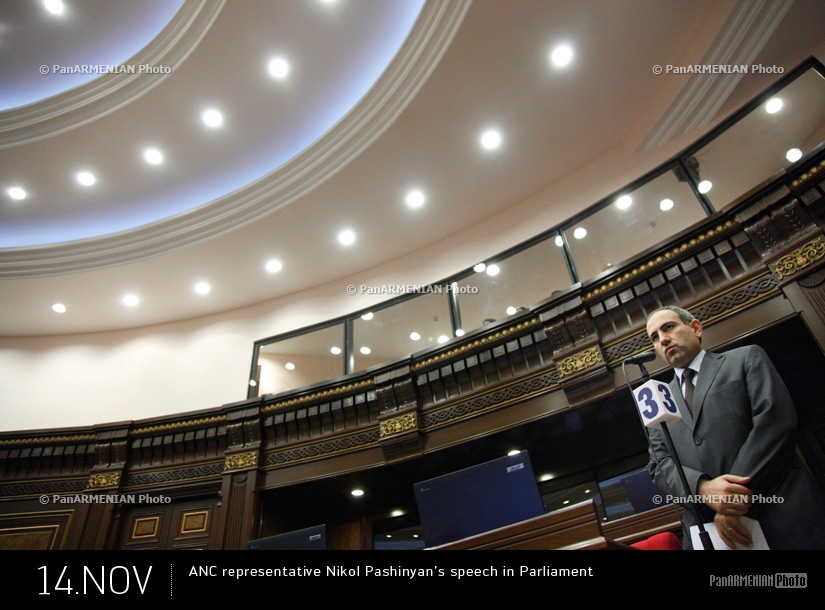 Представитель АНК Никол Пашиняна произносит речь в парламенте Армении