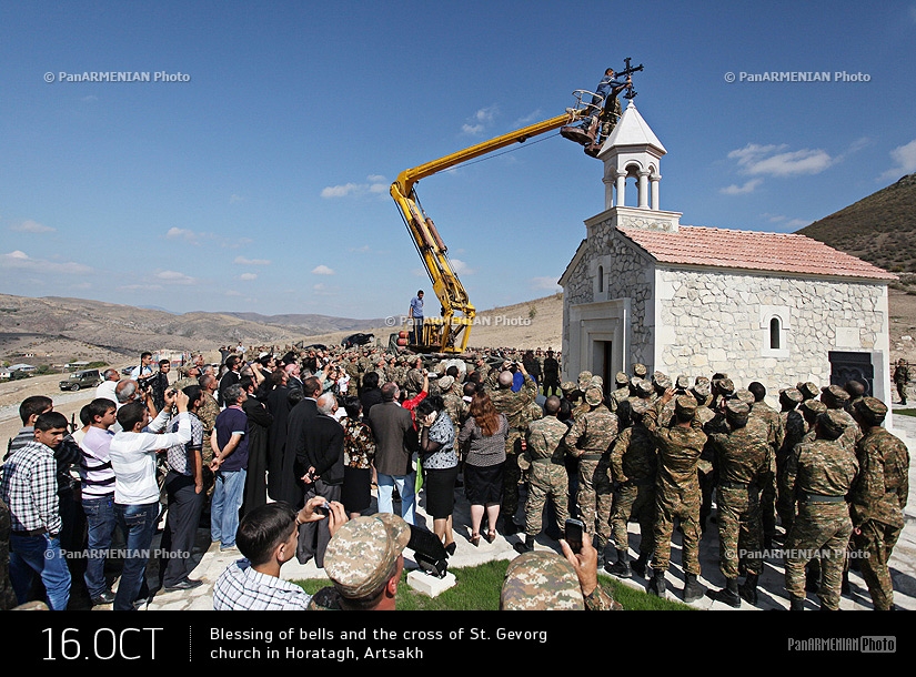 Церемония освящения колокола и креста церкви Св. Геворка в селе Неркин Оратаг Мартакертского района Арцаха 