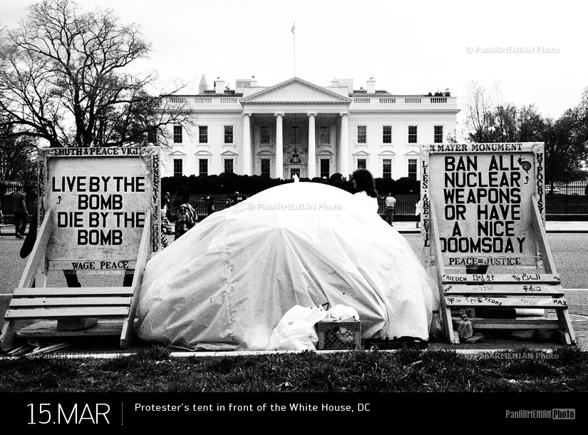 Палатка протестующих перед Белым домом  в Вашингтоне