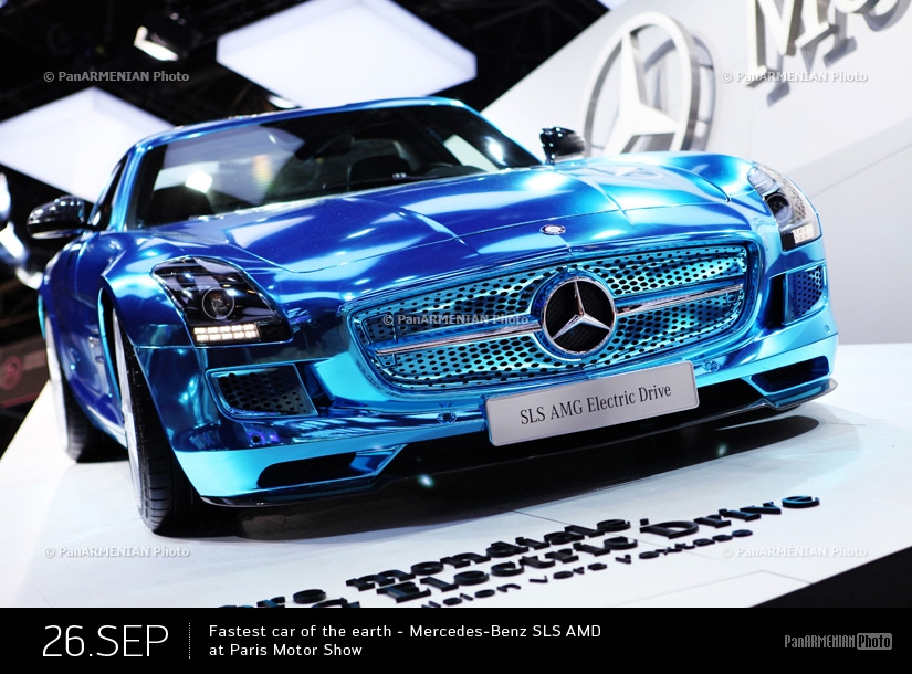 Электрический суперкар Mercedes SLS AMG на мотор-шоу в Париже 