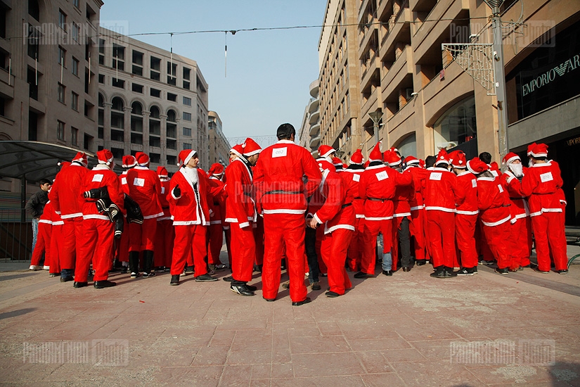 Santas run organized in Yerevan within the frameworks of Witnerfest 2012