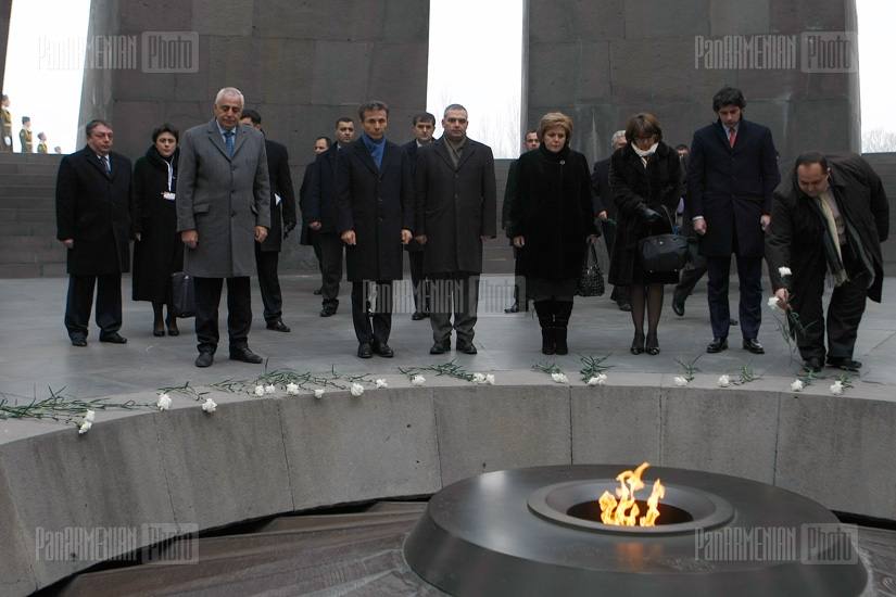 Премьер-министр Грузии Бидзина Иванишвили посетил мемориал в память жертв Геноцида армян