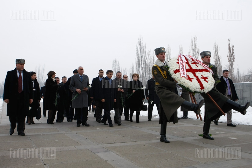 Премьер-министр Грузии Бидзина Иванишвили посетил мемориал в память жертв Геноцида армян