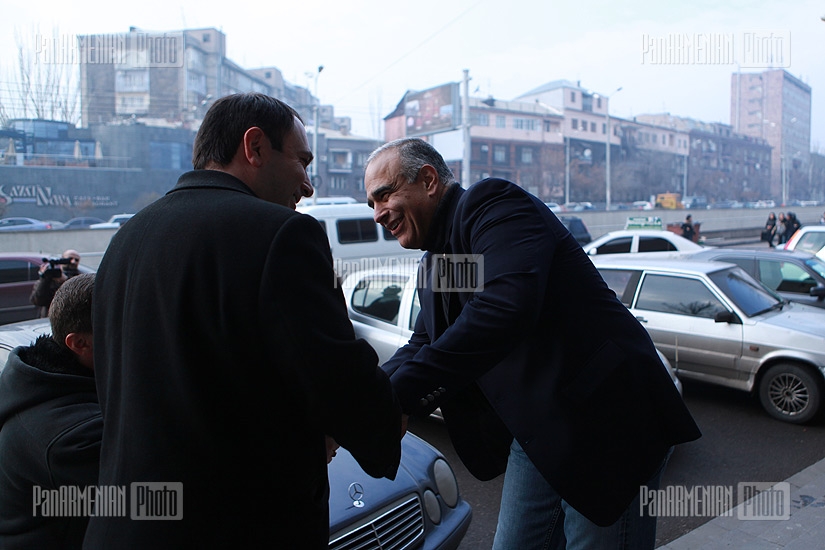Raffi Hovannisian's campaign continues in Kentron Administrative district of Yerevan