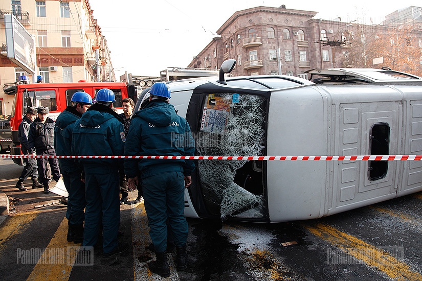 Car accident at the intersection of Sayat-Nova and Nalbandian Streets