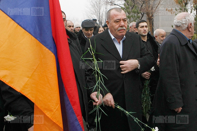 Визит в военный пантеон Ераблур должностных лиц Армении и Нагорного Карабаха