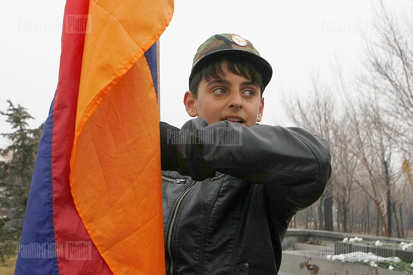 Հայաստանի ու Լեռնային Ղարաբաղի պաշտոնատար անձանց այցը Եռաբլուր պանթեոն