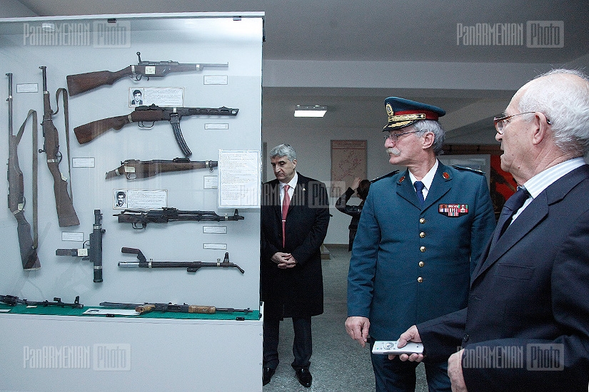 Высокопоставленные представители диаспоры посетили военный институт имени Вазгена Саркисяна